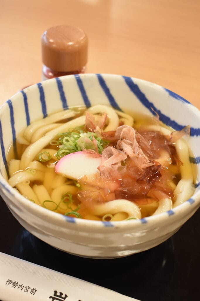 かけうどん　伊勢神宮内宮前で人気の朝ごはん